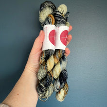 Load image into Gallery viewer, 4ply Corriedale Mini-skeins &#39;Oneroa&#39;