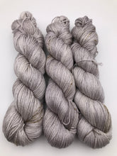 Load image into Gallery viewer, 4ply Silk / Merino &#39;That Moon&#39;