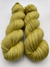 Load image into Gallery viewer, 8ply Merino &#39;Citrine&#39;