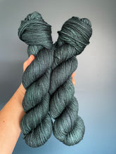 Load image into Gallery viewer, 8ply Merino &#39;Meander&#39;
