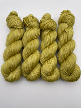 Load image into Gallery viewer, 8ply Merino &#39;Citrine&#39;