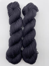 Load image into Gallery viewer, 8ply Merino &#39;Black Star&#39;