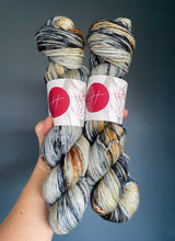 Load image into Gallery viewer, 8ply Merino &#39;Oneroa&#39;